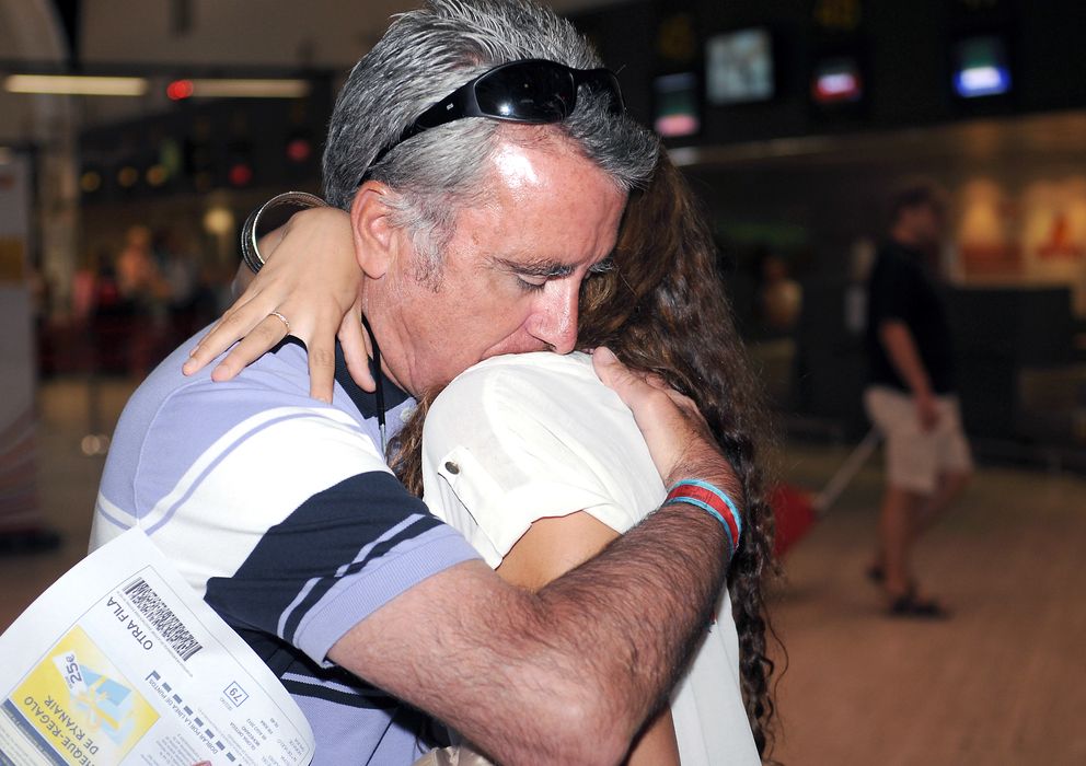 Foto: José OtegaCano y su hija Gloria Camila se funden en un abrazo en una imagen de archivo (Gtres)