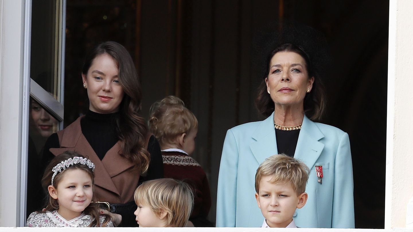 Alexandra de Hannover, en la última celebración del Día Nacional de Mónaco, junto a su madre y sus sobrinos. (EFE)