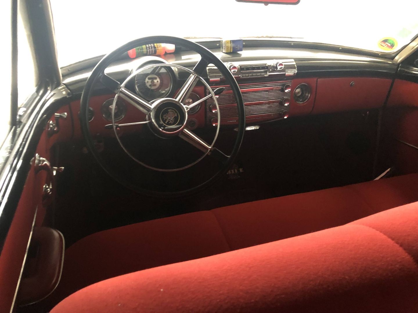 Interior del Buick modelo Super Riviera objeto de subasta. 