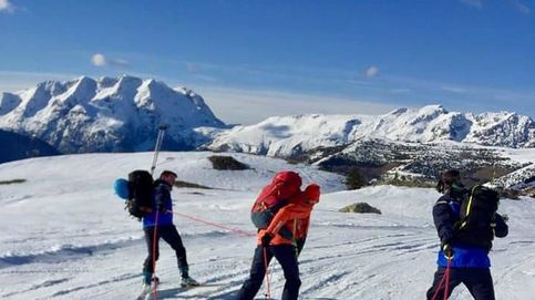 Un esquiador se salta el aislamiento y muere tras despeñarse por una montaña