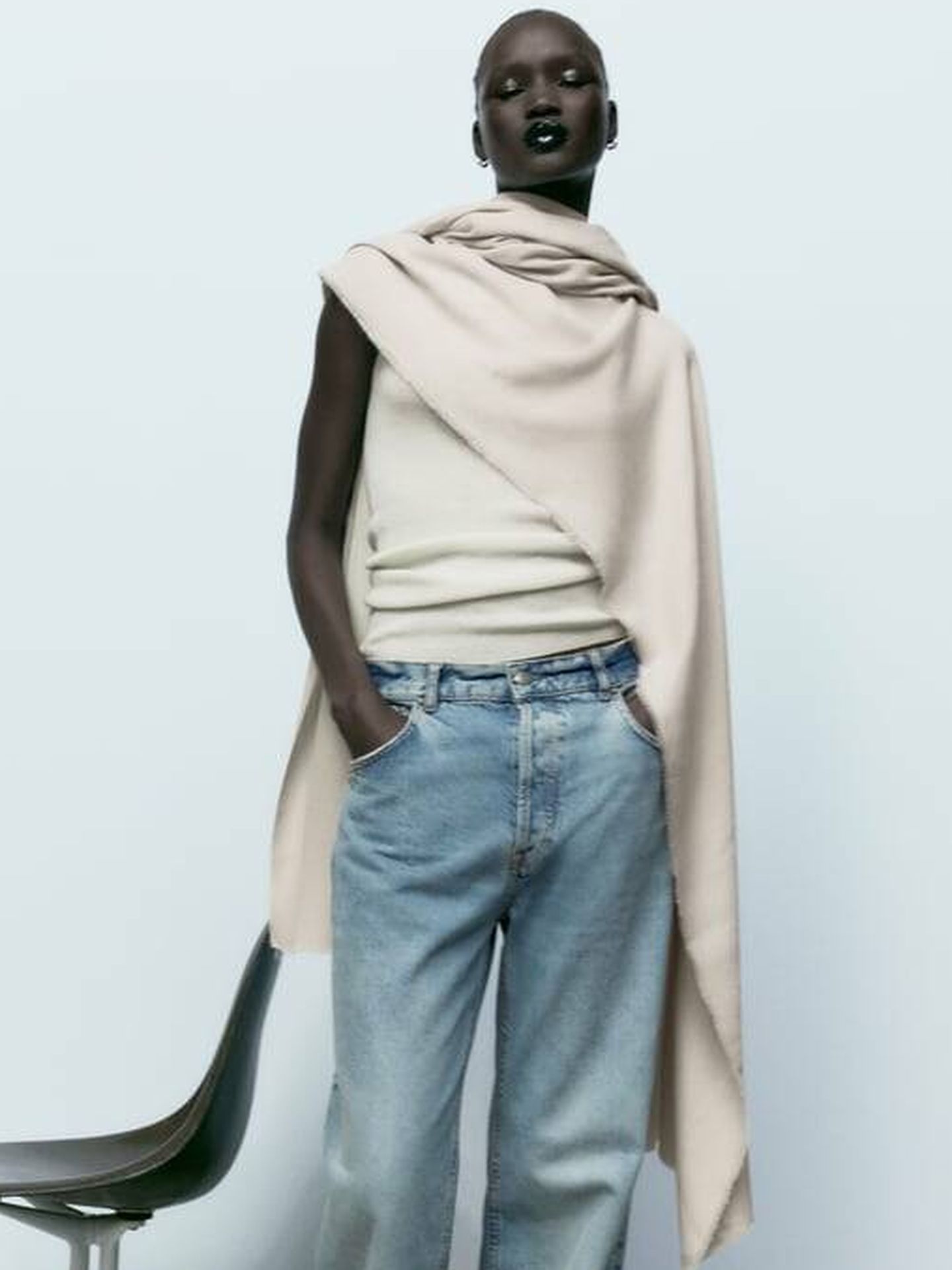 Una bufanda para combinar con tu nuevo abrigo de Zara. (Cortesía)
