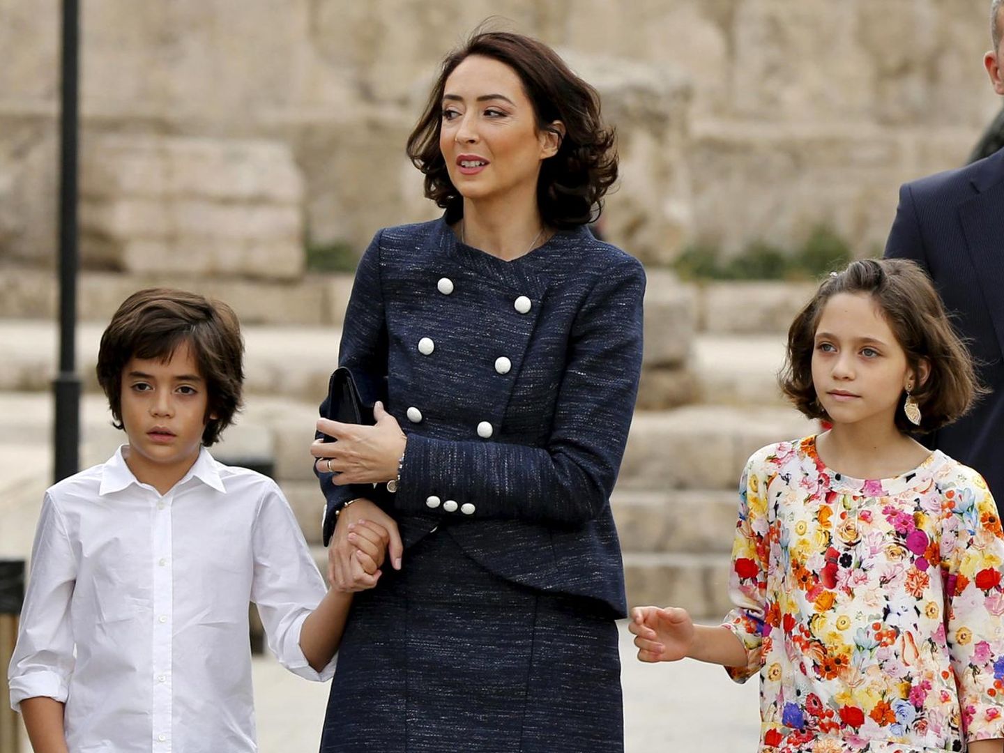 La esposa de Ali y sus dos hijos. (Reuters)