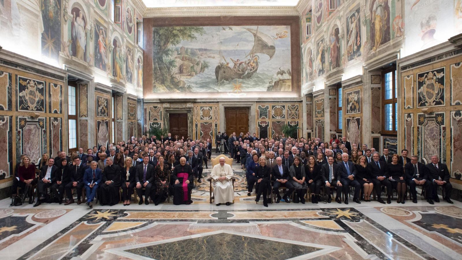 Foto: El papa Francisco I (c) durante el encuentro con empresarios en el Fortune-Time Global Forum. (Reuters)