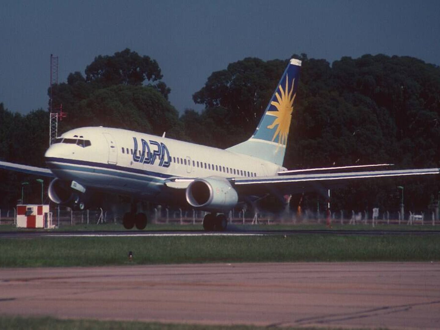 LAPA Boeing 737-700, Febrero 2001. (Flickr)
