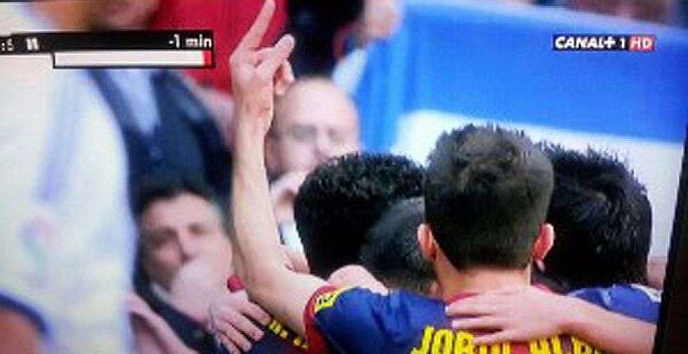 Foto: Jordi Alba y el gesto de la discordia a la grada del Santiago Bernabéu