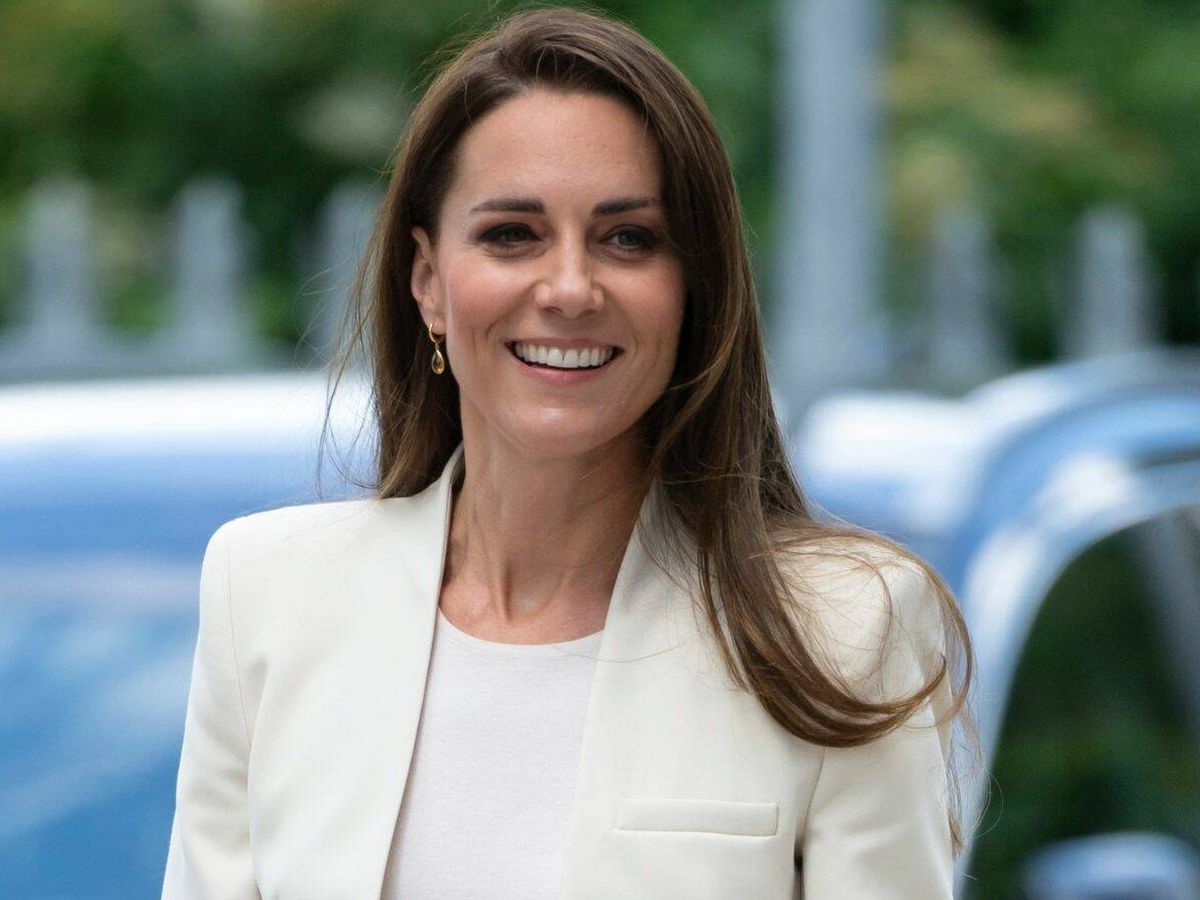 El look de Kate Middleton con blazer de Zara y su para verse más estilizada