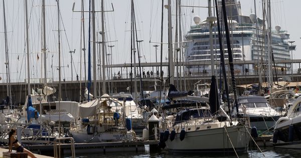Foto: Un crucero entra en el puerto de Valencia. (EFE)