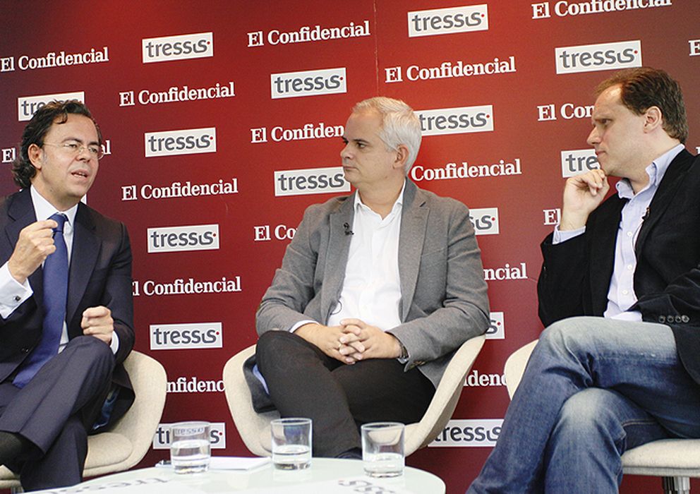 Foto: Víctor Alvargonzález (izda.), Alberto Artero y Daniel Lacalle, durante el debate