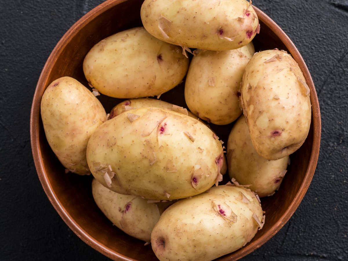 Foto: ¿Qué es la chaconina? La sustancia dañina que contienen las patatas con brotes o que están verdes (Freepik)