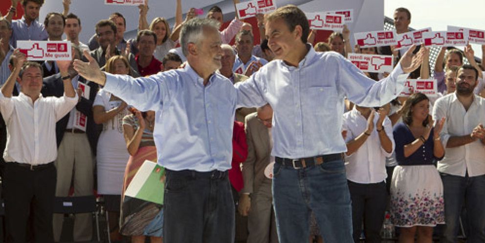 Foto: Zapatero aparece en Sevilla después de que las encuestas le culpen de la debacle del PSOE-A