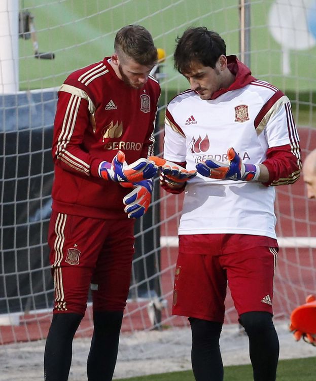 Foto: De Gea y Casillas, en un entrenamiento con la selección española en Las Rozas (Efe)