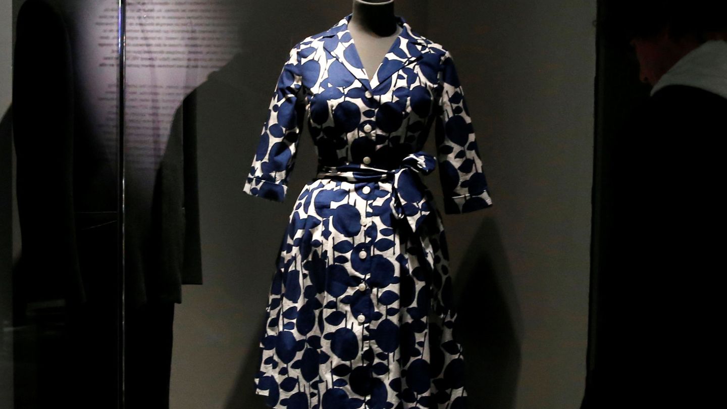 El polémico vestido de Cecile Duflot. (Reuters/Jacky Naegelen)