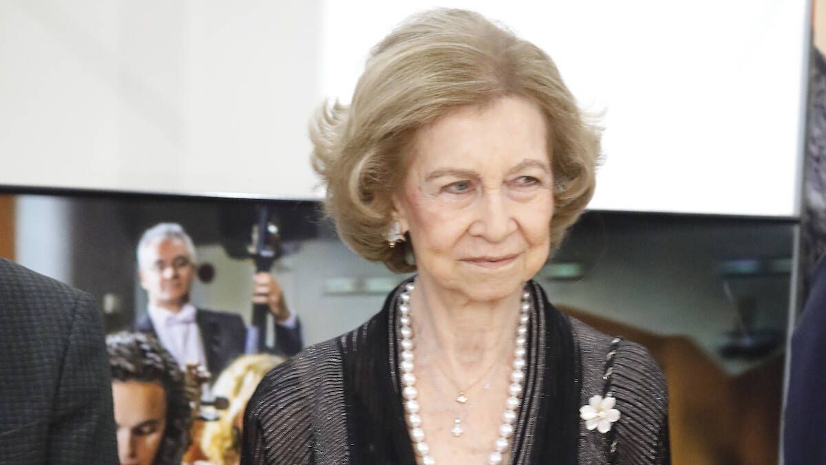 La reina Sofía apuesta por un look elegante y otoñal para entregar un premio que lleva su nombre