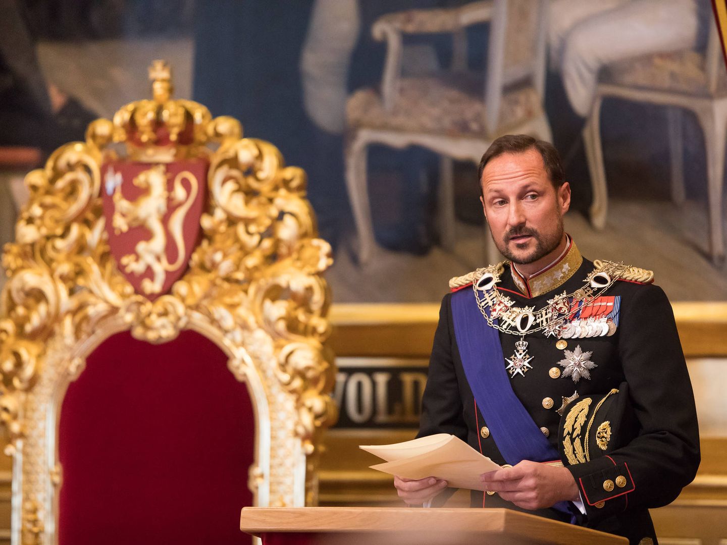 El príncipe Haakon, ofreciendo el discurso de apertura del Parlamento. (Parlamento de Noruega)