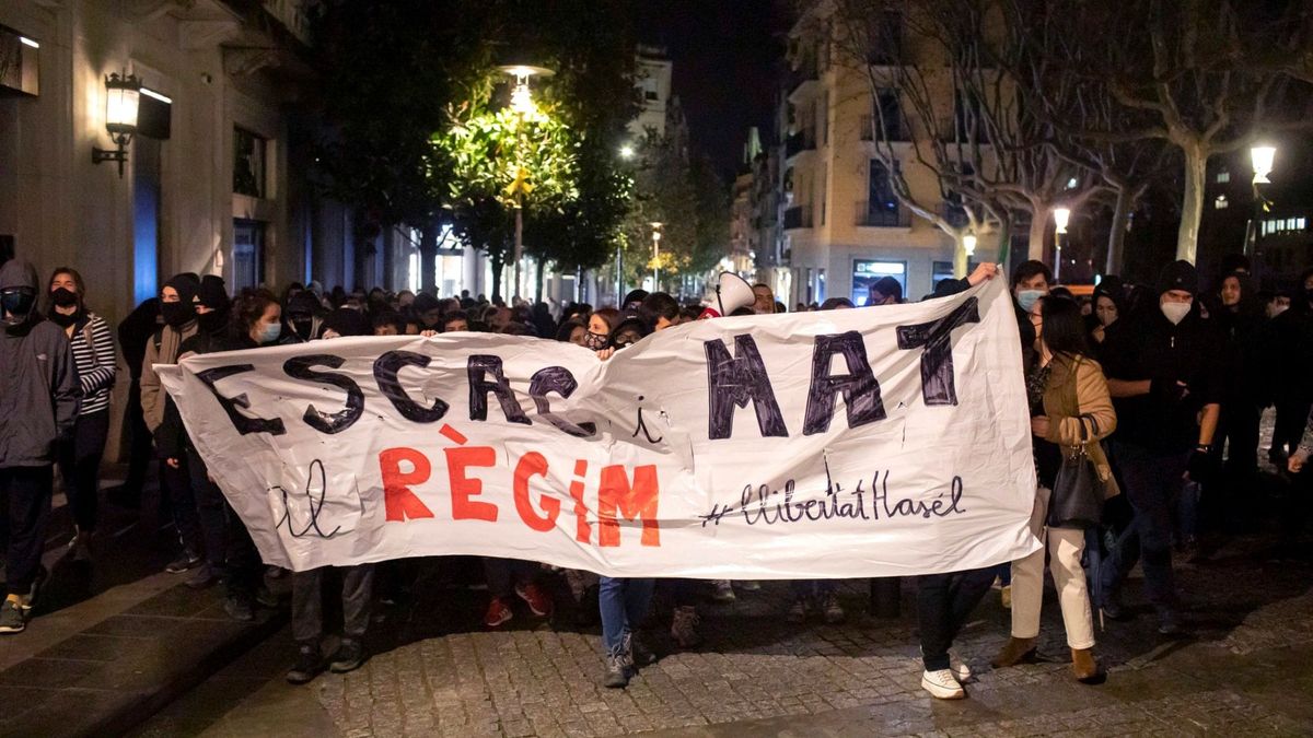 Séptimo día de protestas: tres detenidos en Barcelona y queman fotos del Rey en Tarragona