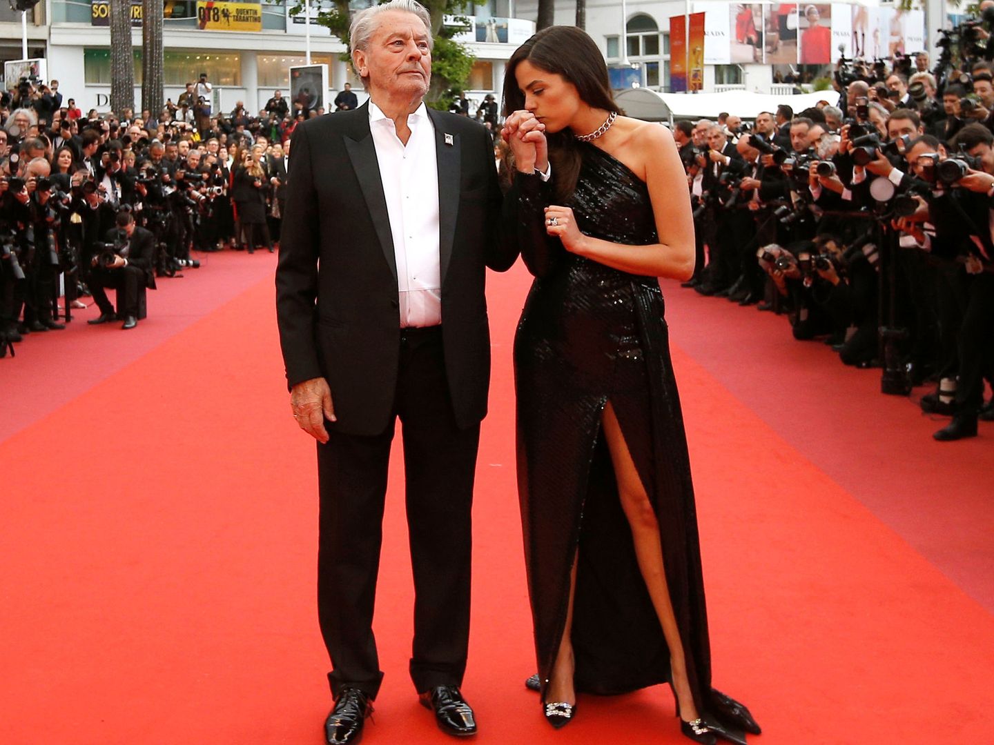Anouchka Delon, con su padre, en el último festival de Cannes. (Reuters)