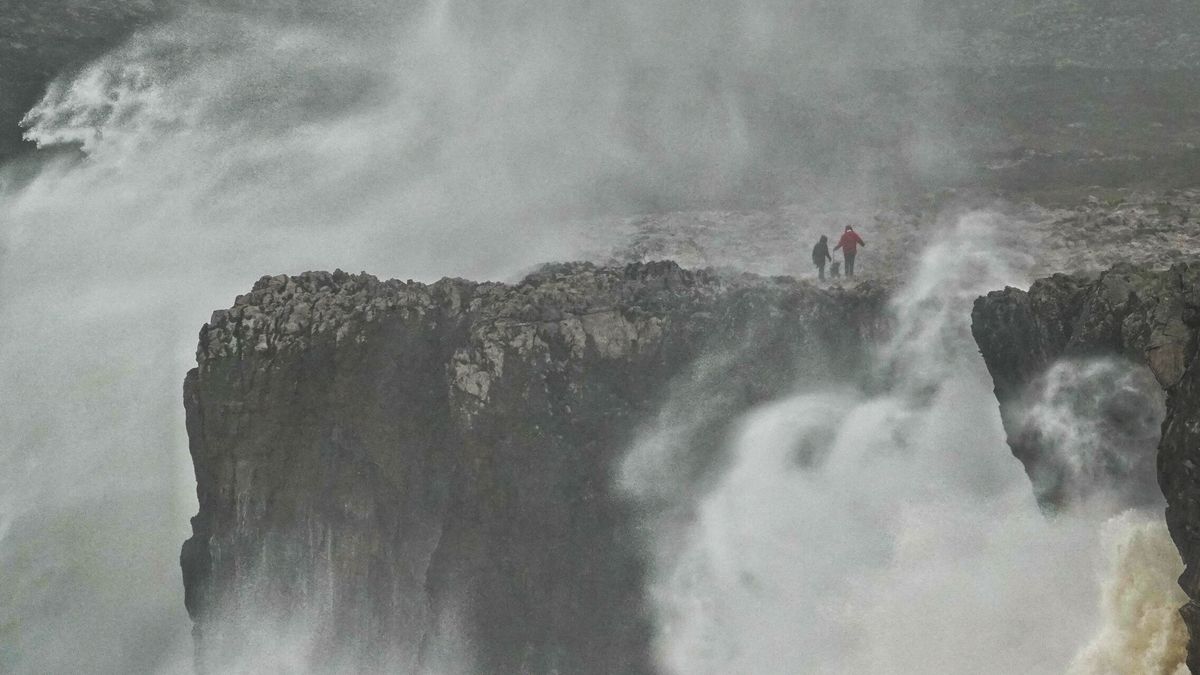 Un total de 19 provincias españolas estarán este viernes en riesgo por olas o viento