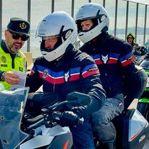 Foto: Las nuevas medidas que los motoristas deberán cumplir en España. (EFE/Pablo Ayerbe)