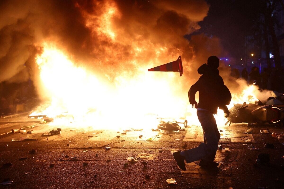 Foto de Aquí nunca sucederá: el entorno MAGA explota la crisis francesa para apelar a la decadencia europea