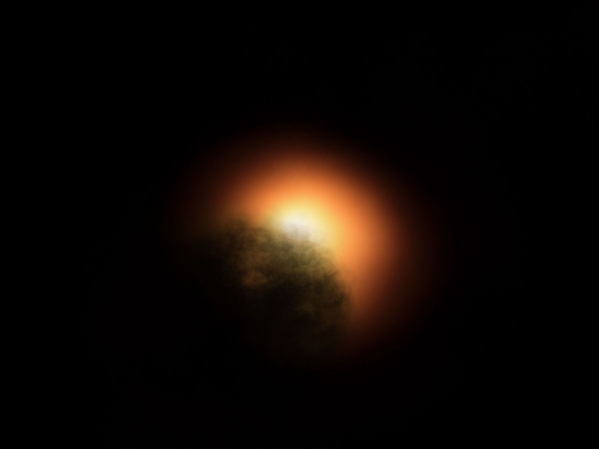 Foto: Imagen de la sustancia gaseosa que hay sobre la superficie de la estrella Betelgeuse (EFE/EPA/ESO/ESA/HUBBLE/M. Kornmesser)