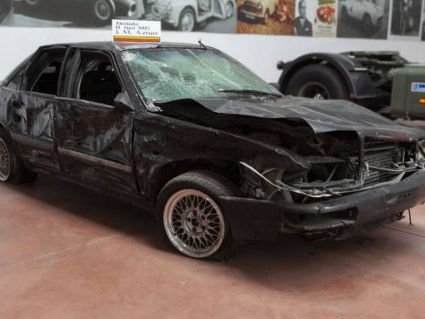 Audi A8, el vehículo siniestrado en el que sufrió el atentado José María Aznar el 19 de abril de 1995.