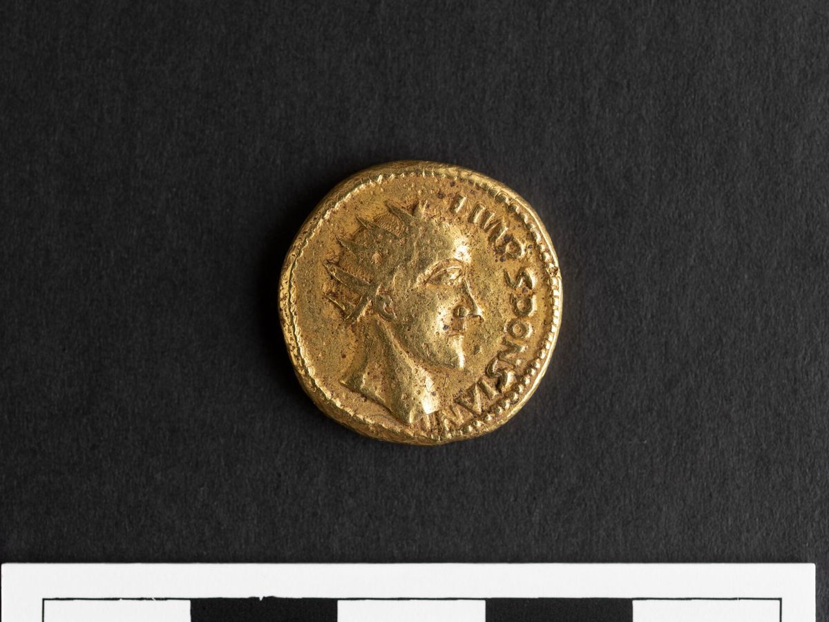 Foto: Moneda encontrada en Transilvania de la época romana. (EFE)