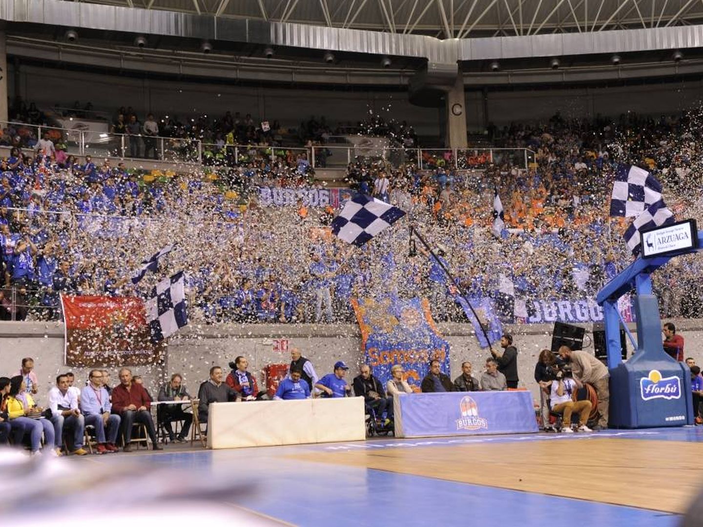 Más de 9.000 espectadores llenaron el Coliseum Burgos para la primera visita oficial del Real Madrid. (ACB Photo/M. González)