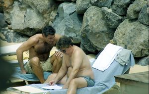 Pedro Almodóvar y su chico también eligen Ibiza para disfrutar de las vacaciones 