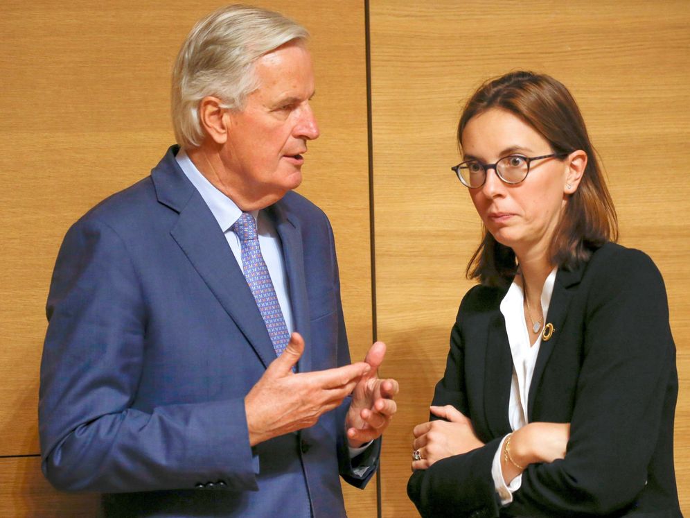 Foto: Michel Barnier y Amélie de Montchalin. (Reuters)