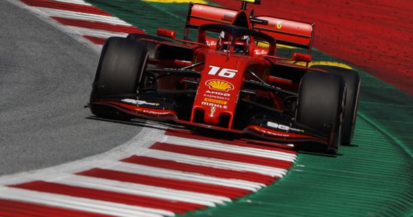 Foto: Charles Leclerc rodando con su Ferrari en Austria. (EFE)