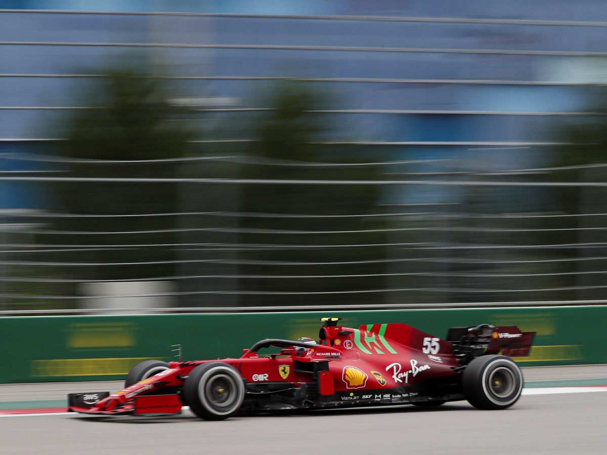 Foto: Carlos Sainz rueda en Sochi, donde consiguió un nuevo podio en su carrera. (Efe)