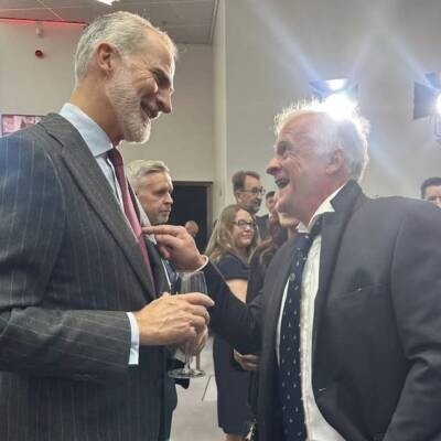 Foto de Nada ha cambiado: el reencuentro de Felipe VI con un antiguo compañero de regatas durante un acto en Helsinki