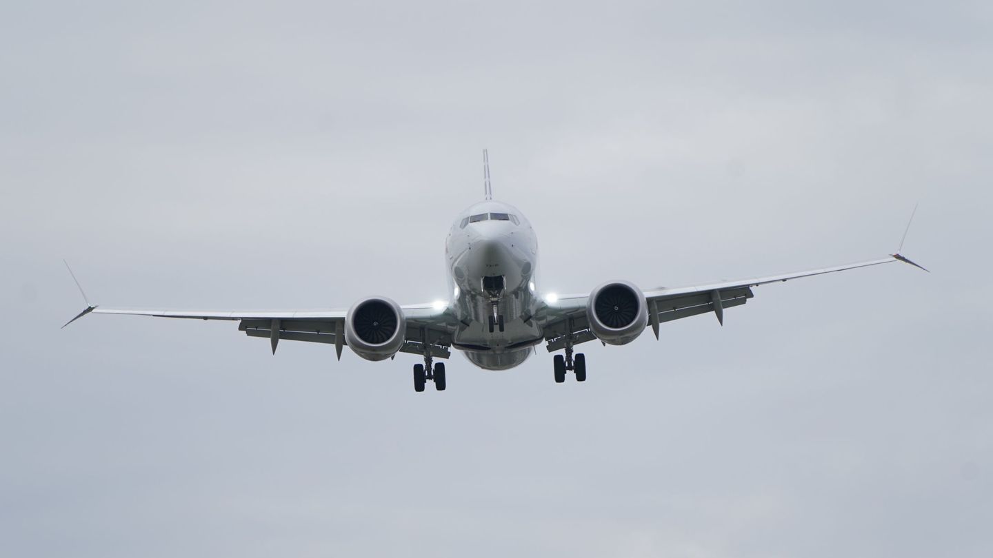 Un Boeing 737 MAX 8 en pleno vuelo. (Reuters)