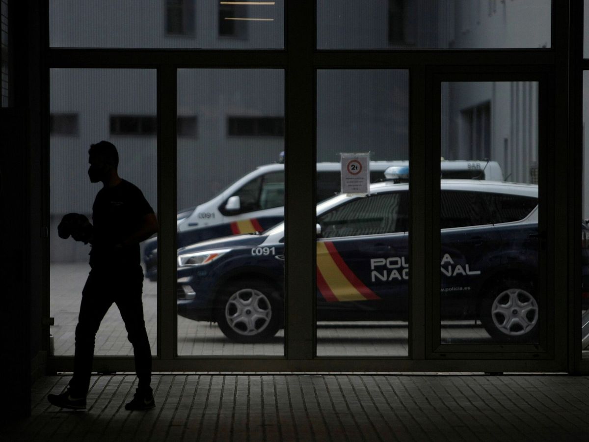 Foto: Cuartel de Lonzas de A Coruña, donde se encuentran detenidos los otros tres jóvenes. (EFE)