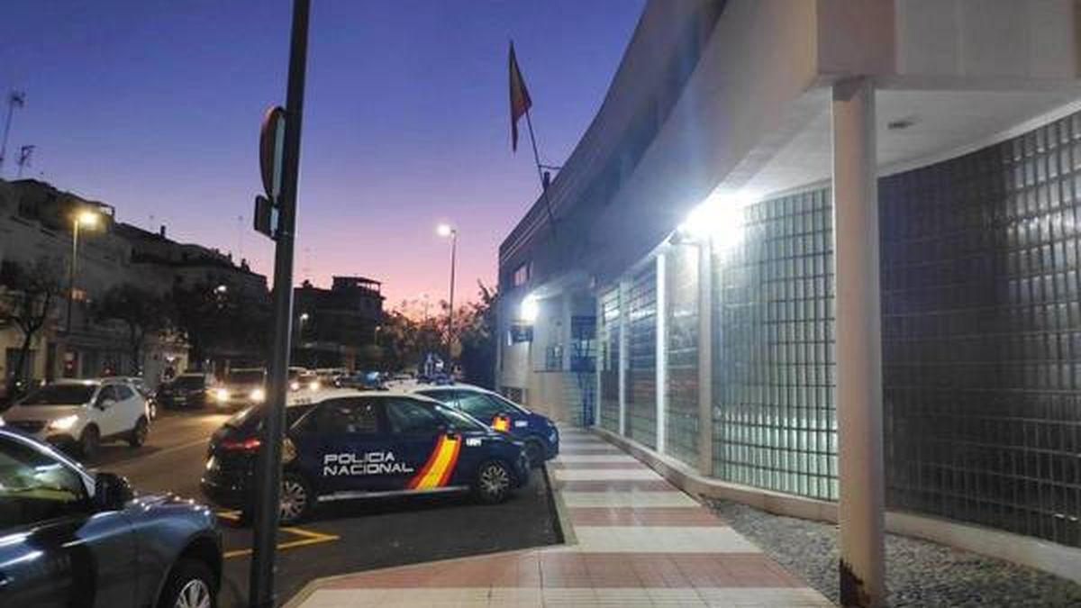 Un ladrón de relojes de lujo intenta matar a tiros a un policía en Marbella tras quitarle su arma