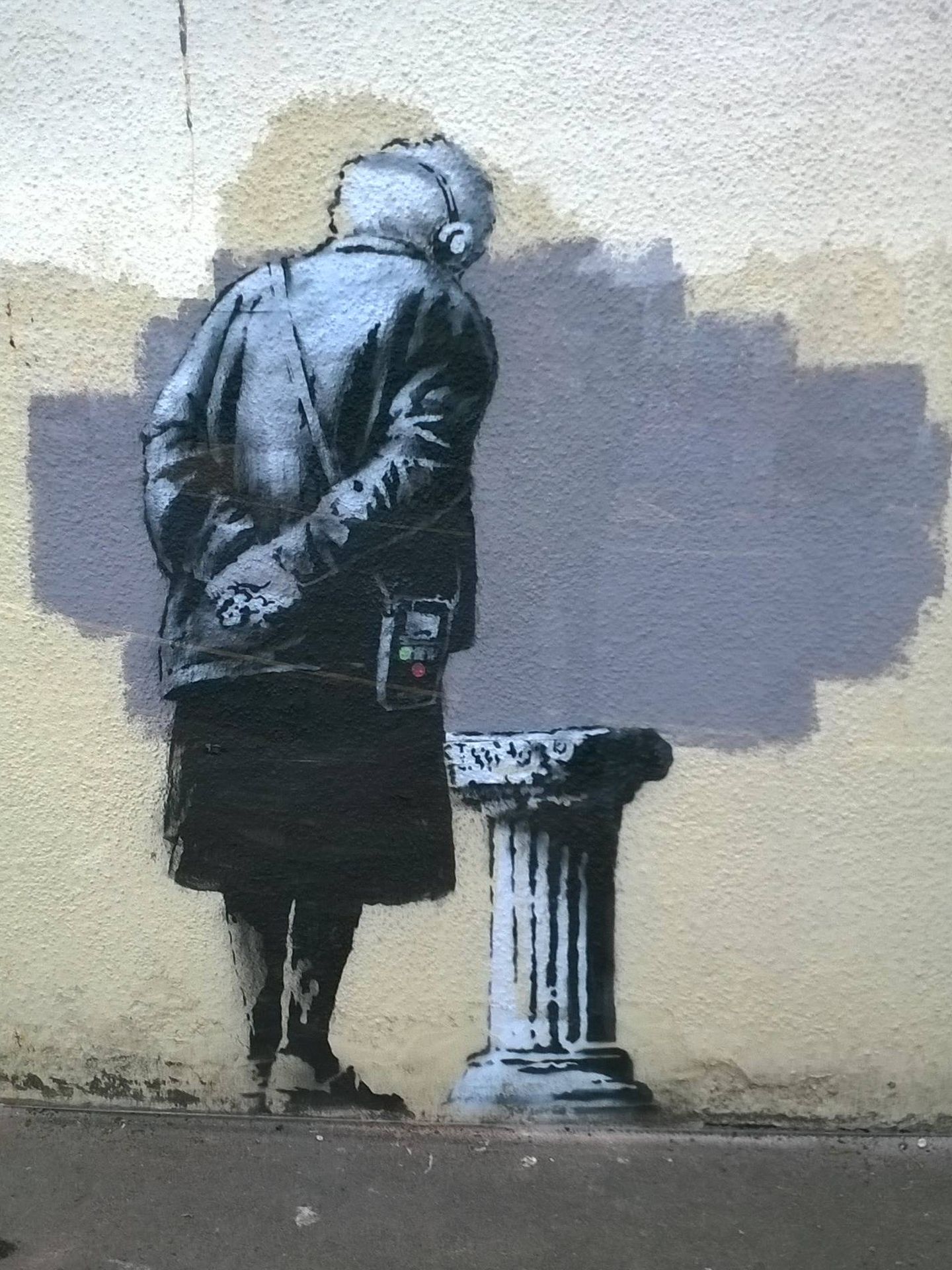 'Art Buff', el grafiti de Banksy aparecido en Bristol en 2014. (Wikimedia Commons)