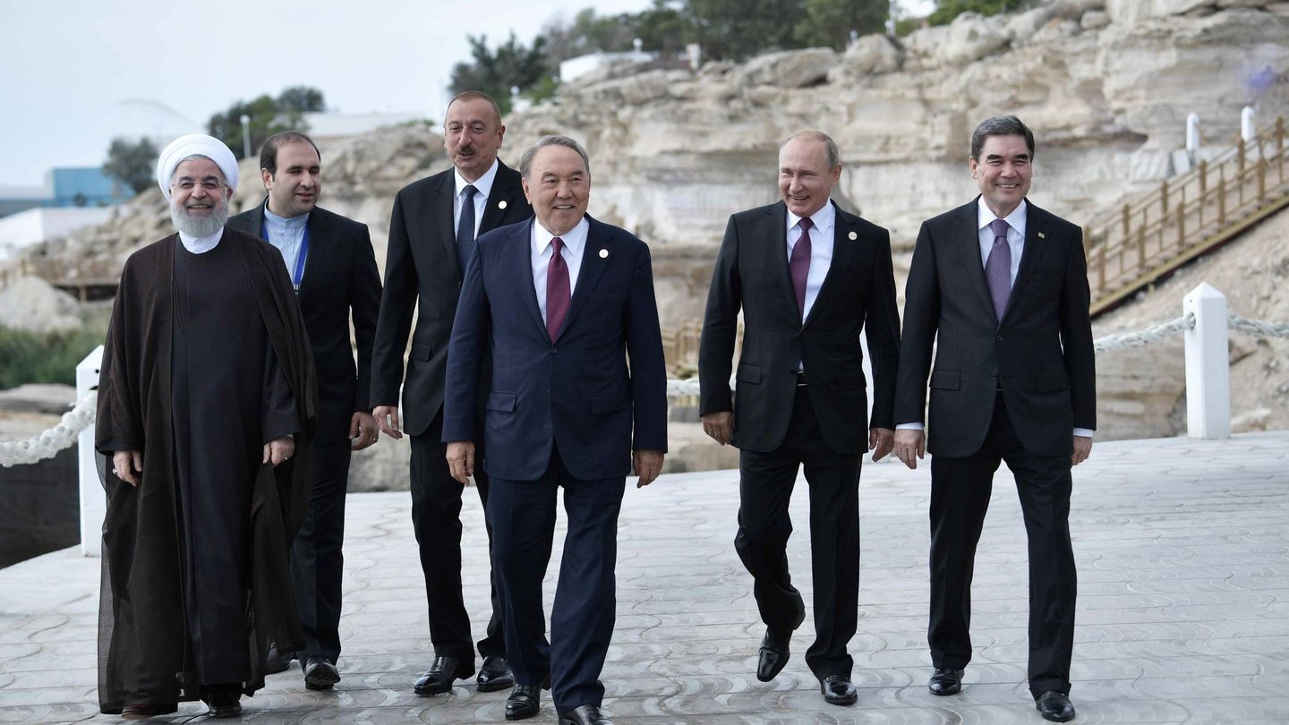 Los presidentes de los cinco países del mar Caspio durante la cumbre en Aktau. (Reuters)