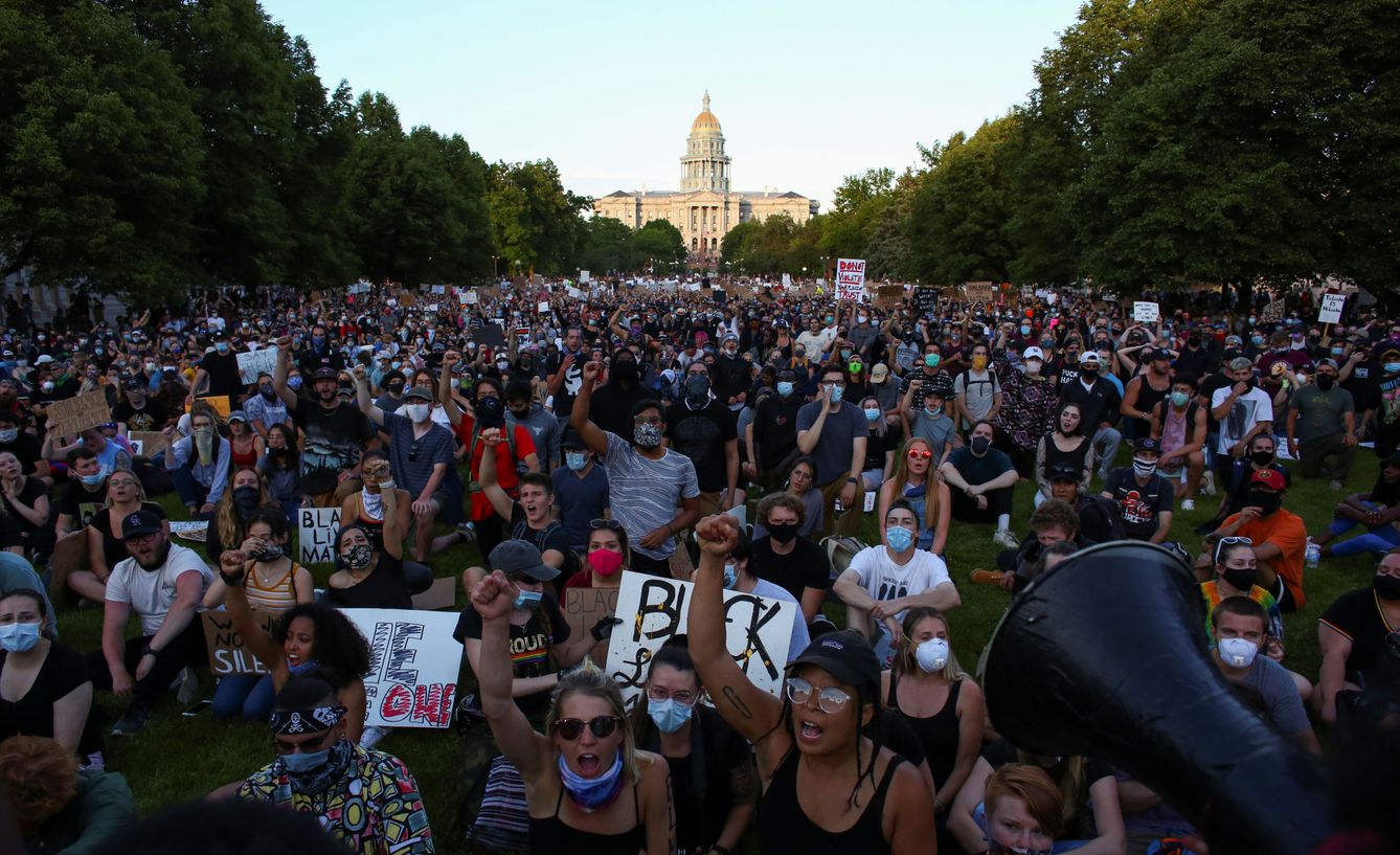 Manifestantes en el Civic Center Park en Denver, Colorado. (Reuters)
