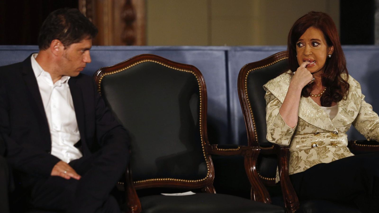 Foto: Cristina Fernández de Kirchner junto al ministro de Economía de Argentina, Axel Kicillof, durante una ceremonia en la Bolsa de Valores de Buenos Aires. REUTERS / Marcos Brindicci