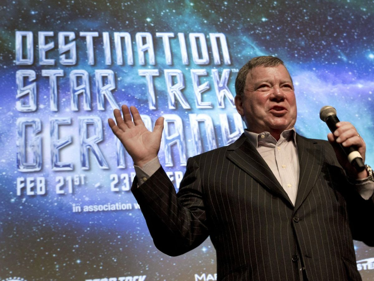 Foto: Imagen de William Shatner durante una rueda de prensa sobre la convención de 'Star Trek' (EFE/Frank Rumpenhorst)