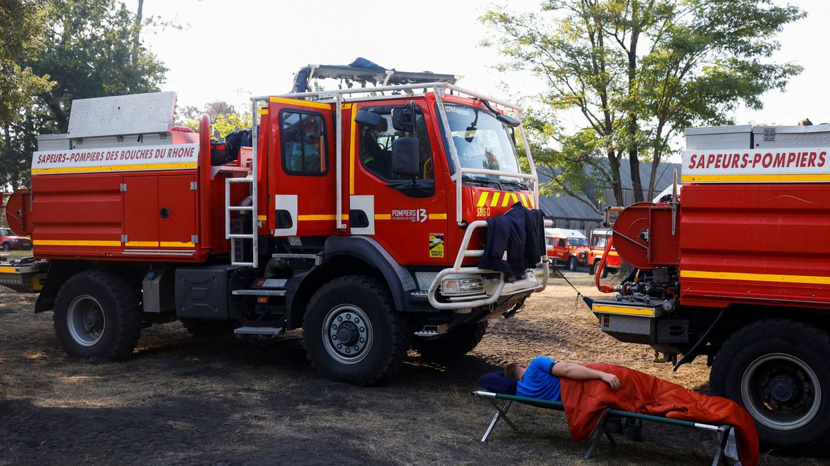 Francia reabre la frontera con Irún a camiones tras cinco horas cortada por un incendio