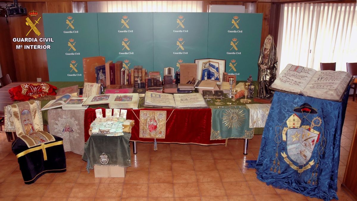 La Guardia Civil recupera 94 objetos de gran valor robados en lugares de culto en España