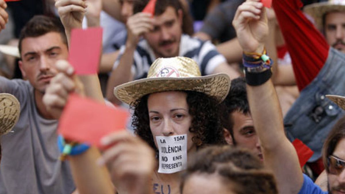 Barcelona recupera la calma: el 15M se concentra contra la investidura de Camps
