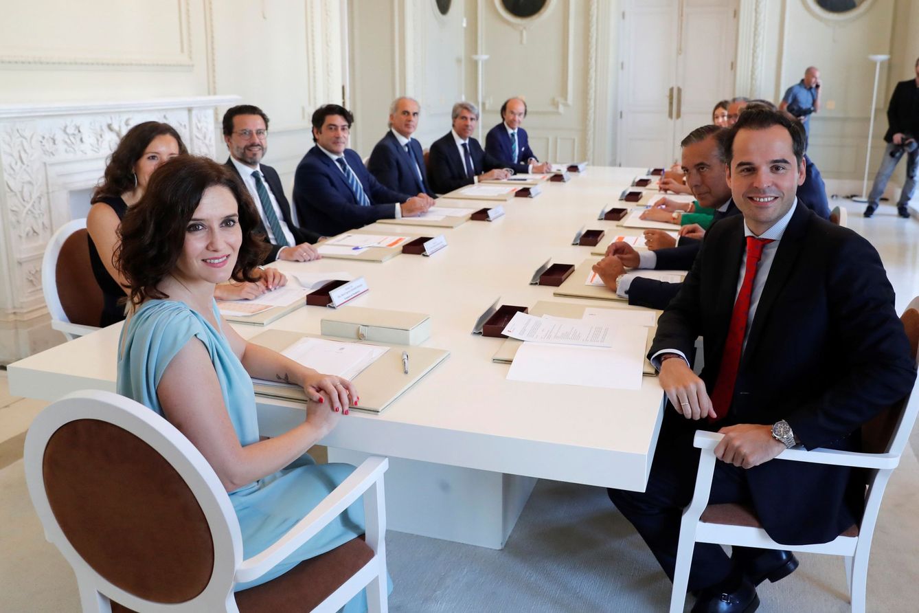 Primera reunión del nuevo gobierno de la Comunidad de Madrid. (EFE)