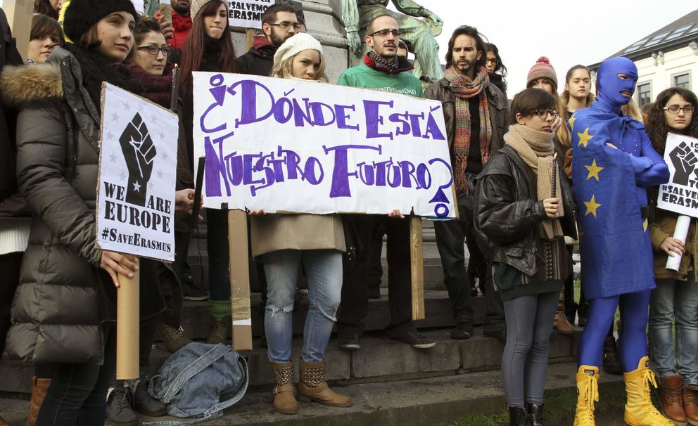 Erasmus españoles protestan en bruselas por los recortes en educación pública