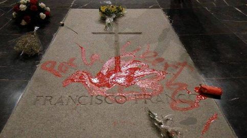 La Justicia confirma la absolución del artista que pintó sobre la lápida de Franco