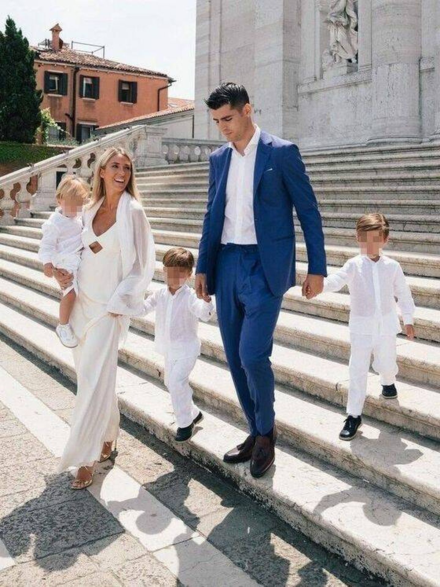 Alice Campello, Álvaro Morata y sus tres hijos, Eduardo, Leonardo y Alessandro. (Instagram/@alicecampello/@alvaromorata)