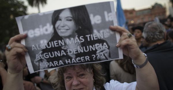 Foto: #YoSoyNisman, protesta tras la muerte del fiscal que investigaba a Cristina Fernández (EFE)