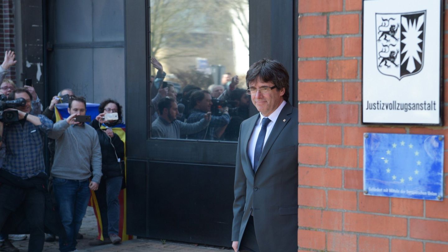 Carles Puigdemont a su salida de la cárcel de Neumünster. (EFE)