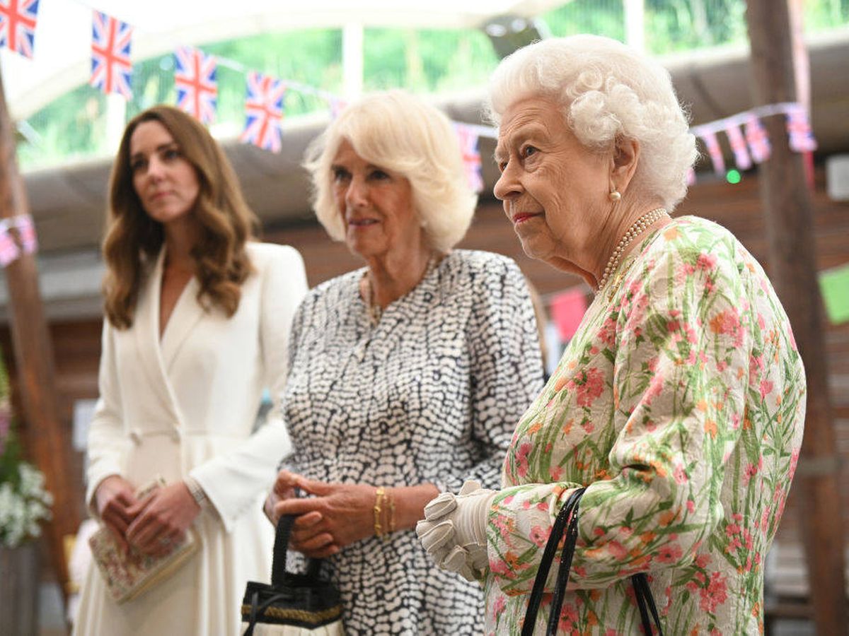 Foto: Isabel II con Kate Middleton y Camilla Parker. (Getty)